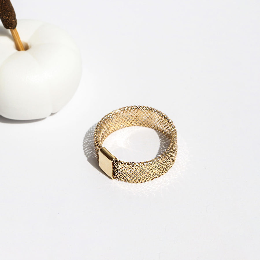 Yellow Gold Ring Weaving